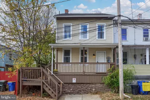 121 Fisher Ave, Middletown, PA 17057