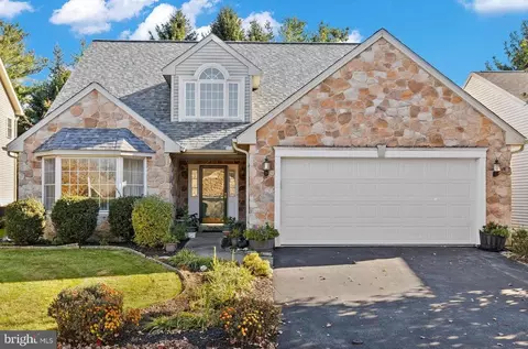 1805 Meadow Ridge Dr, Hummelstown, PA 17036