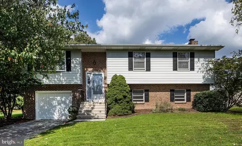 332 Sarhelm Rd, Harrisburg, PA 17112