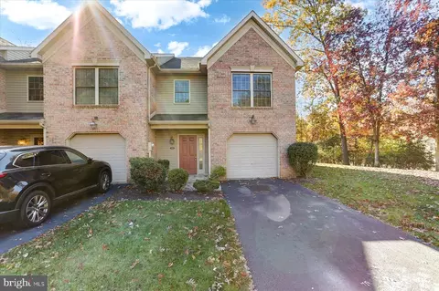 543 Pond View Ct, Harrisburg, PA 17110