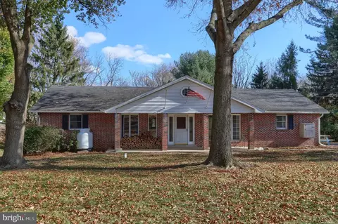 1509 Woodcrest Cir, Harrisburg, PA 17112