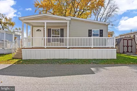 128 Pathfinder Dr, Middletown, PA 17057