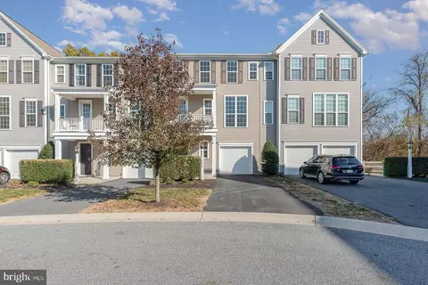 528 Rayburn Ct, Hummelstown, PA 17036