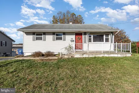 910 Lakewood Dr, Harrisburg, PA 17109