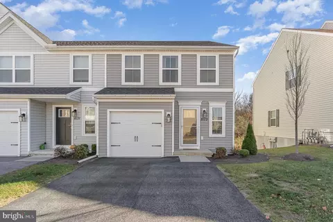 8129 Lenker Dr, Harrisburg, PA 17112