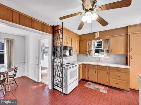 1246 E Derry Rd, Hershey, PA 17033 photo 11