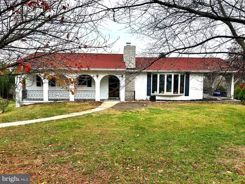 5866 Shope Pl, Harrisburg, PA 17109