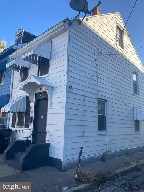 225 S 15th St, Harrisburg, PA 17104