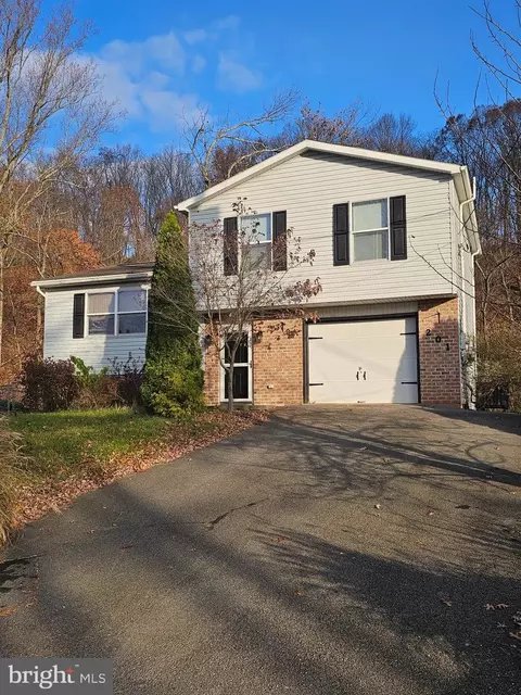 201 Ridgewood Dr, Millersburg, PA 17061