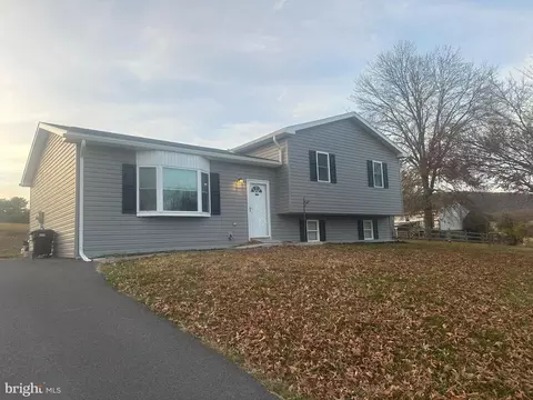 20 Dee Ct, Halifax, PA 17032