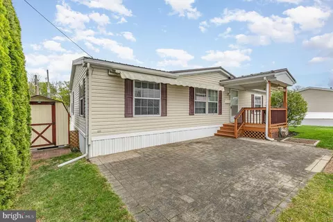 16 Arrow Rd, Harrisburg, PA 17109