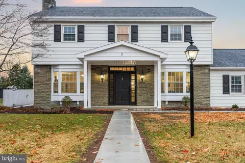 7 Forest Ave, Hershey, PA 17033 photo 3