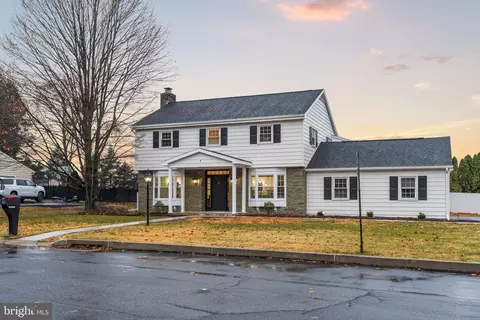 7 Forest Ave, Hershey, PA 17033 photo 2