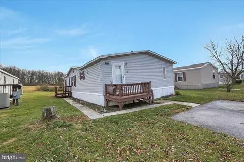 215 Houston Dr, Grantville, PA 17028