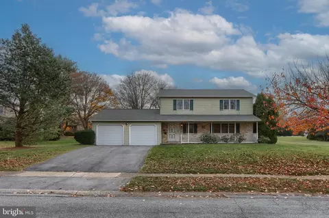 422 Cherry Dr, Hershey, PA 17033 photo 2