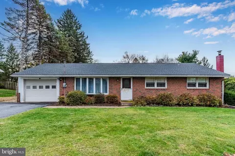 6051 Chambers Hill Rd, Harrisburg, PA 17111