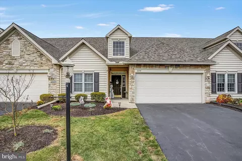 224 Brookridge Ct, Harrisburg, PA 17112