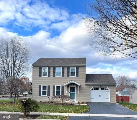 958 E Kings Way E, Hummelstown, PA 17036