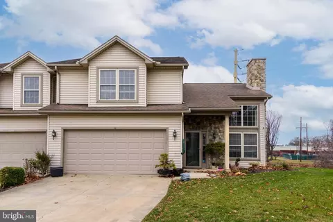 15 Edgewater Dr, Middletown, PA 17057