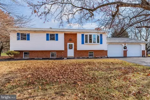 3805 Kenton Ln, Harrisburg, PA 17110