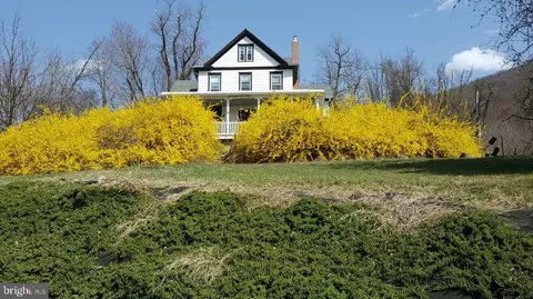 6 Hillside Rd, Dauphin, PA 17018