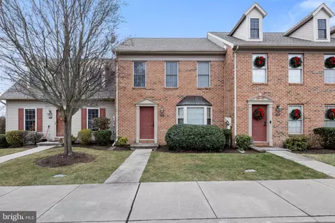 121 Hunters Ridge Dr, Harrisburg, PA 17110