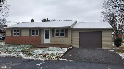 2 Garden Cir, Harrisburg, PA 17109