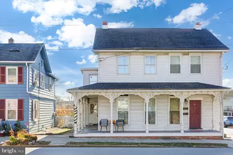 221 W Main St, Hummelstown, PA 17036