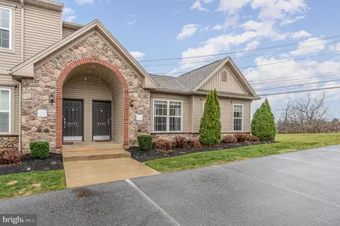 8425 Hilton St, Hummelstown, PA 17036