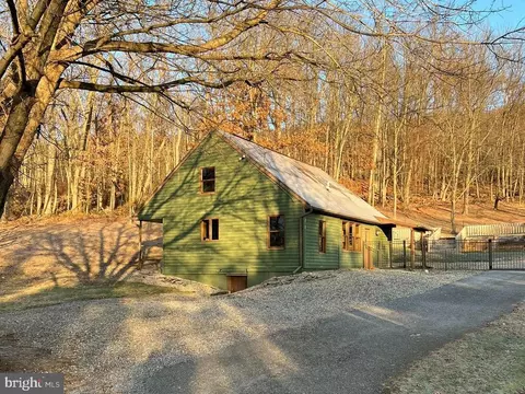 910 Linden Ln, Dauphin, PA 17018