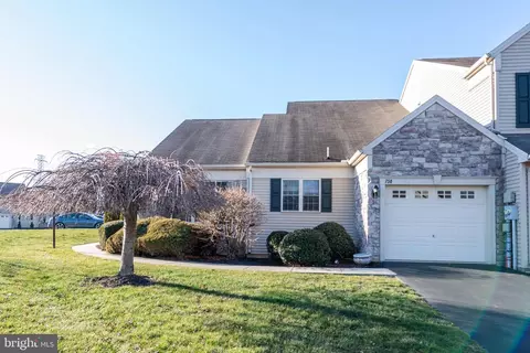 750 Creekside Dr, Hummelstown, PA 17036