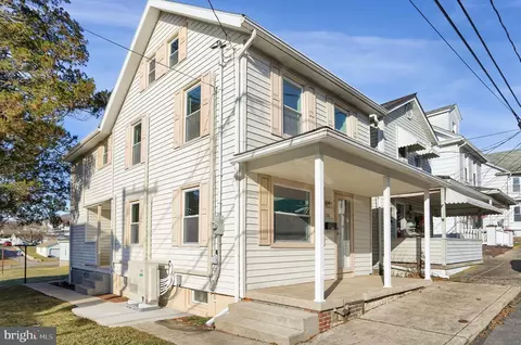 228 West St, Williamstown, PA 17098