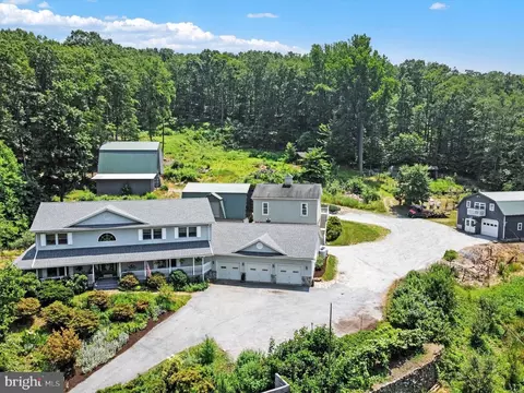 605 Lesentier Ln, Harrisburg, PA 17112