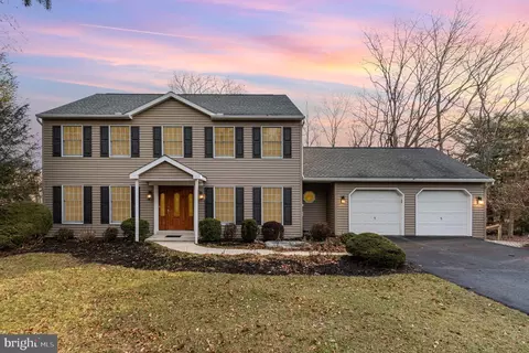 1725 Bennington Dr, Harrisburg, PA 17112