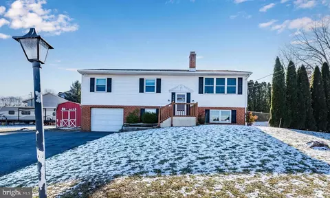 7759 Sunset Dr, Harrisburg, PA 17112