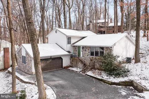 1466 Spring Hill Dr, Hummelstown, PA 17036