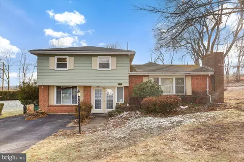 5013 Bass Lake Dr, Harrisburg, PA 17111