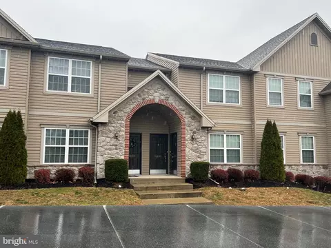 8426 Hilton St, Hummelstown, PA 17036