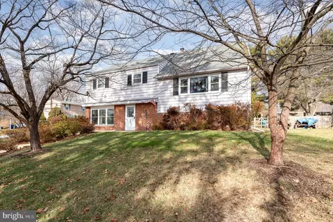 5800 Cushing Pl, Harrisburg, PA 17109