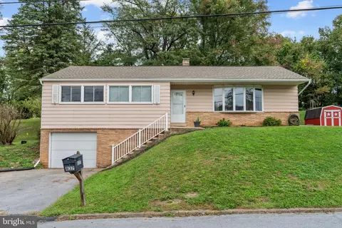 837 Queen St, Harrisburg, PA 17113
