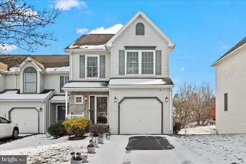 1069 Memory Ln, Harrisburg, PA 17111