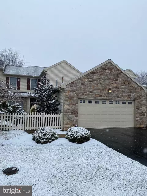2173 Deer Run Dr, Hummelstown, PA 17036