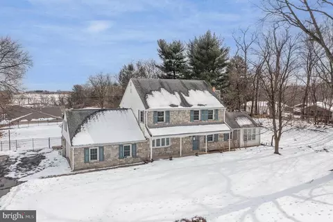1169 Twin Lakes Dr, Harrisburg, PA 17111