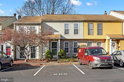 606 Lopax Rd, Harrisburg, PA 17112