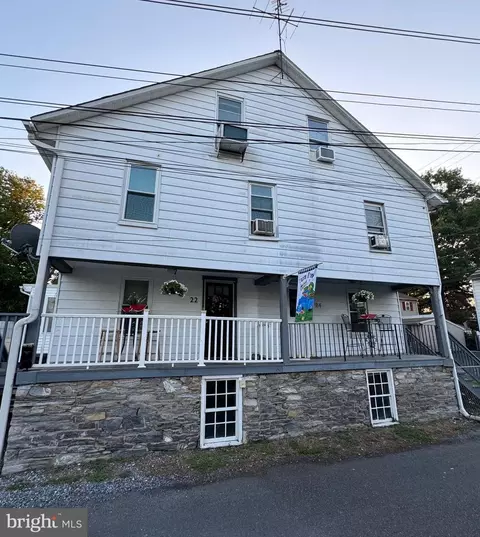 22 Cedar Ave, Hummelstown, PA 17036