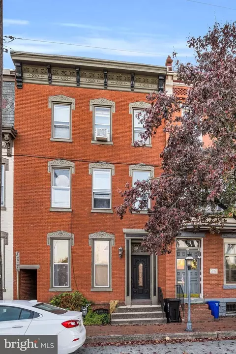 562 Race St, Harrisburg, PA 17104