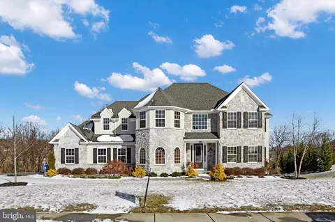 7061 Creek Crossing Dr, Harrisburg, PA 17111