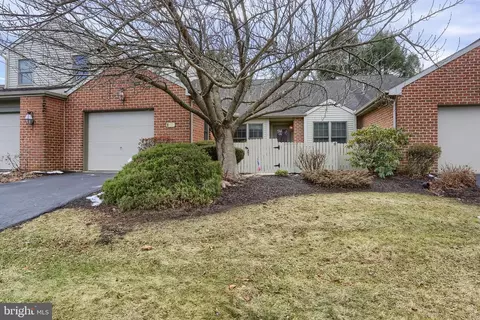 124 Cambridge Dr, Hershey, PA 17033