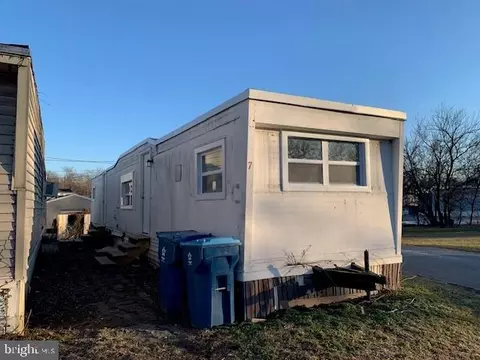 70 Charles St #7, Highspire, PA 17034