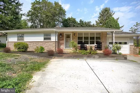 155 Grandview Rd, Hummelstown, PA 17036